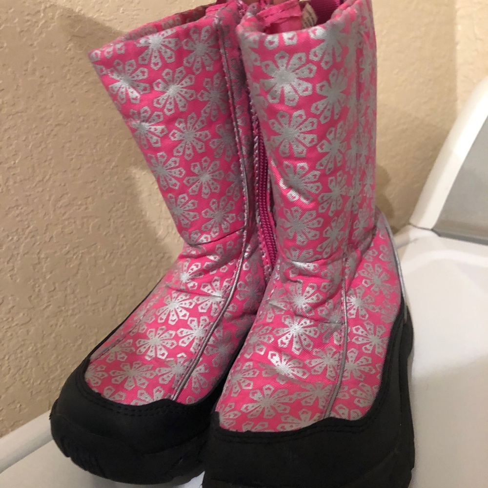 Snow boots for girl